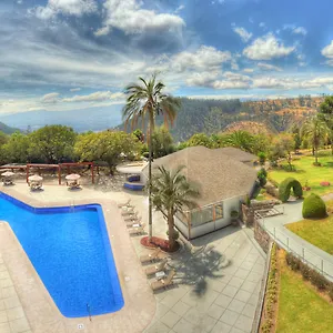 Hotel By Sercotel, Quito