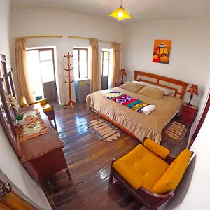 בית הארחה Colonial House